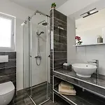 Azuro וילה סבטי פיליפ אי ג'קוב