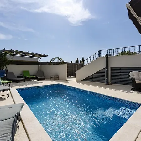 Azuro Villa *